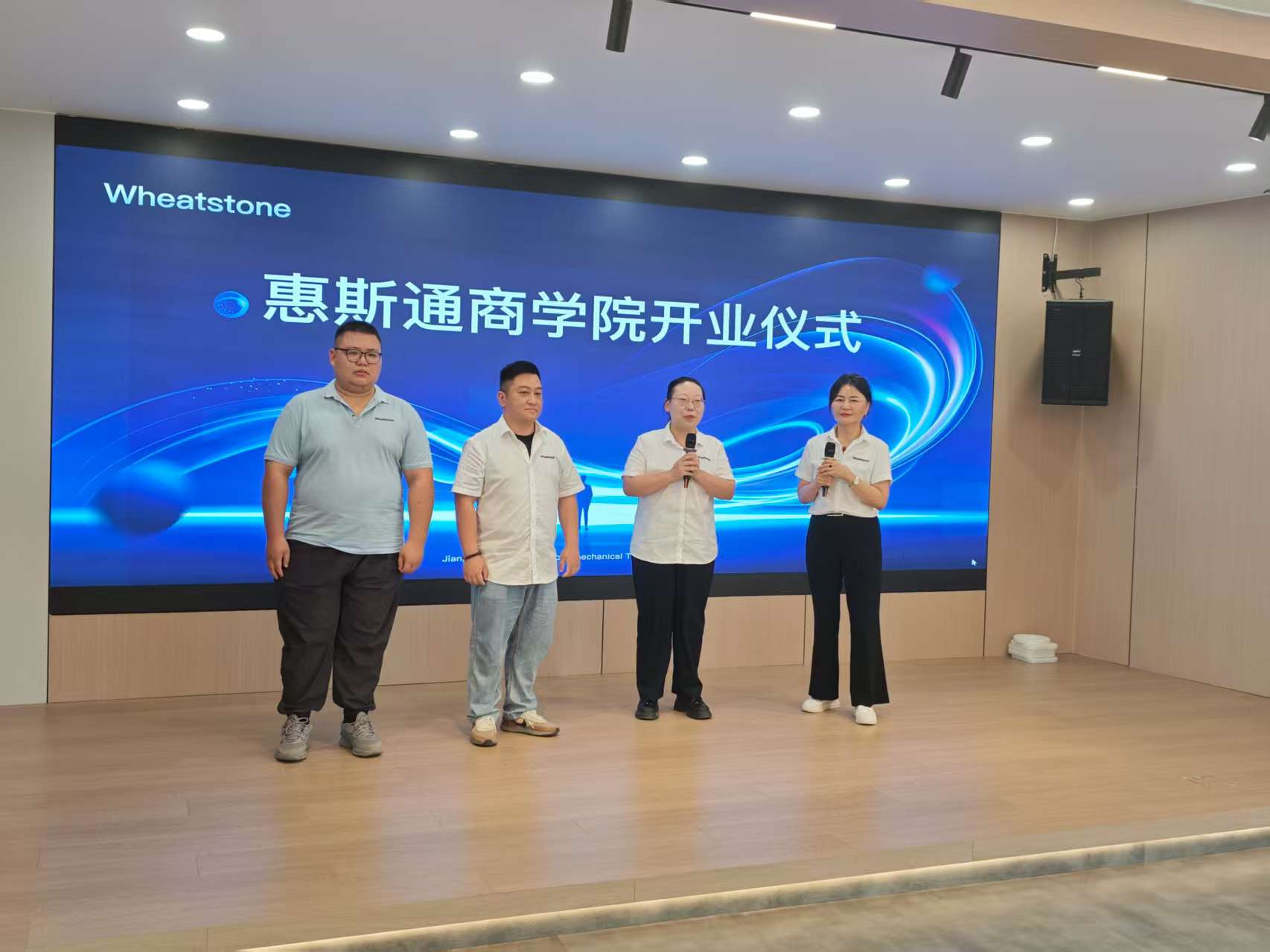 82945384.jpg 82945384.jpg